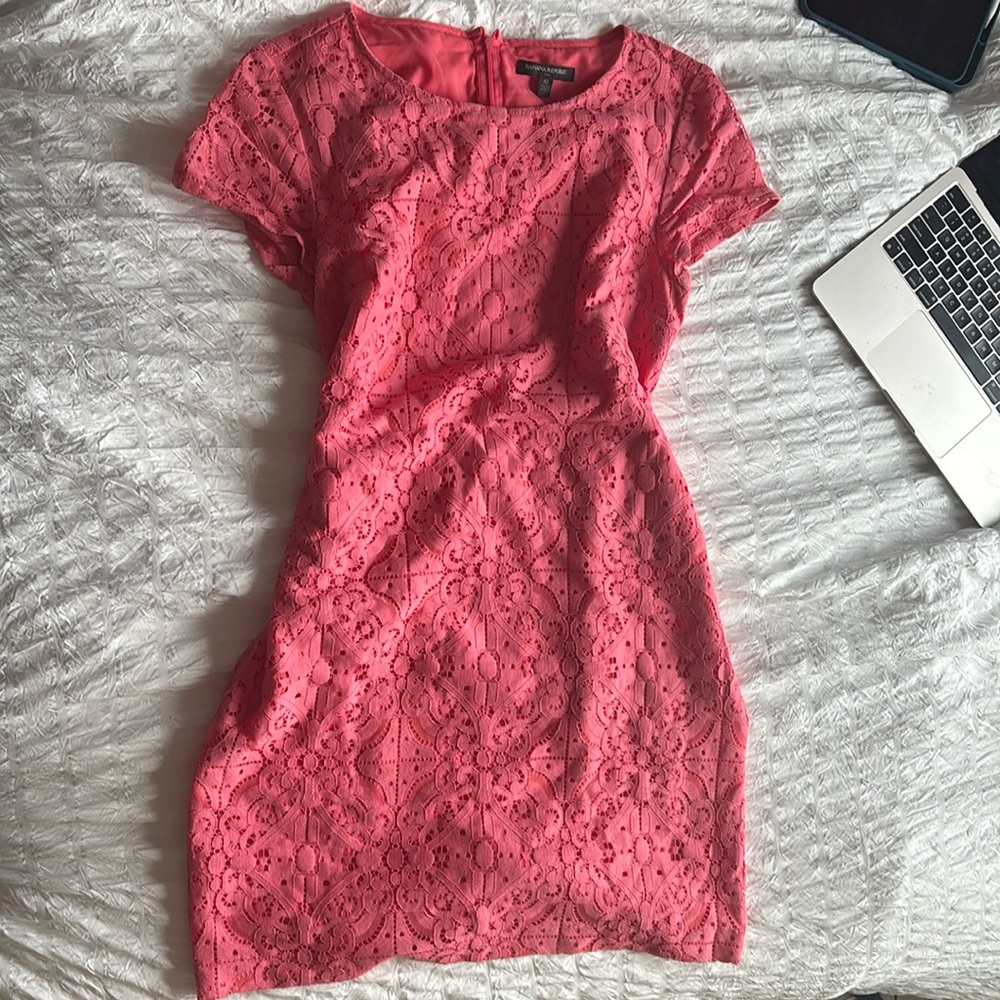 Coral lace banana republic shift dress in size 10.